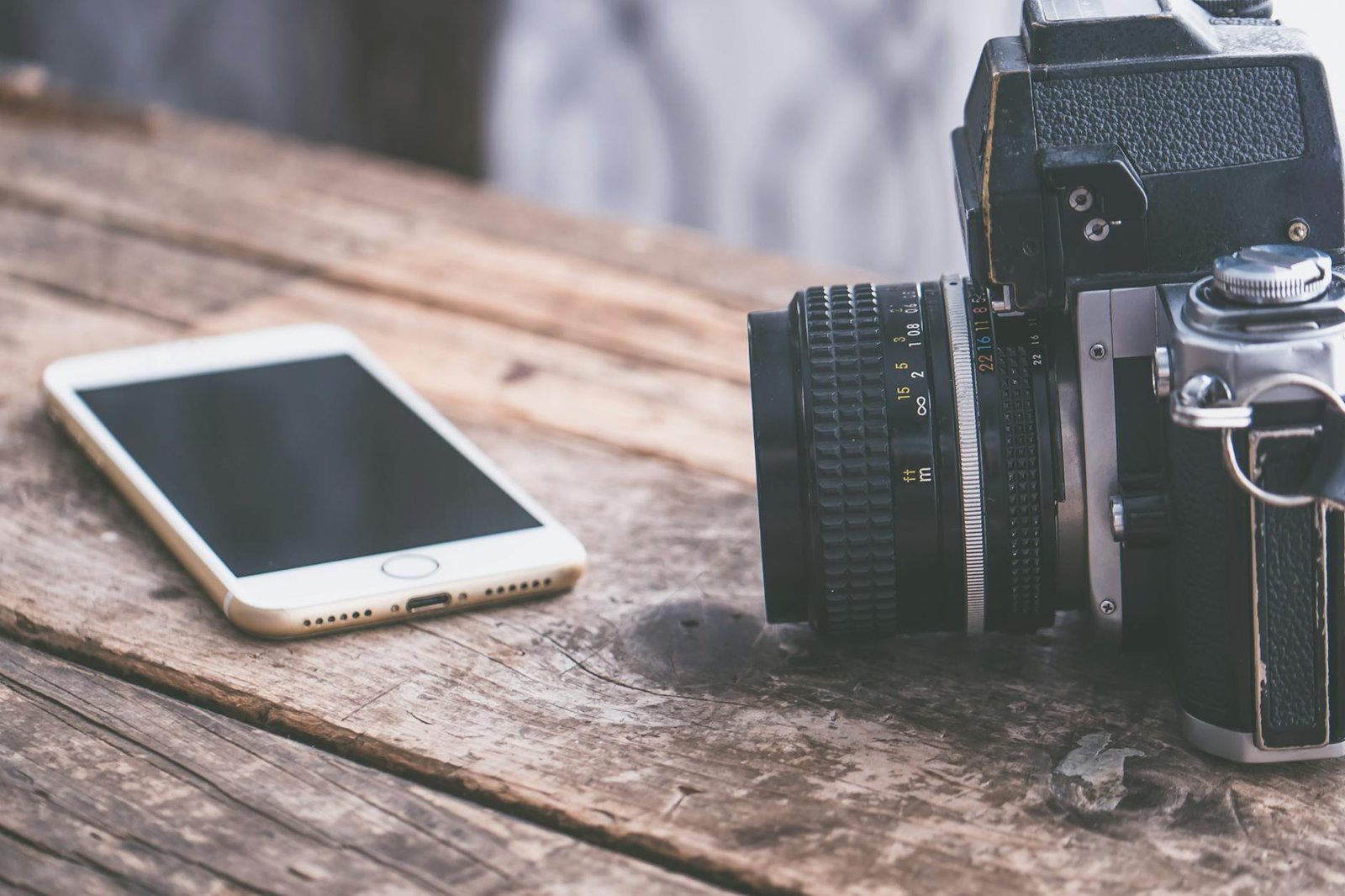 https://www.pexels.com/photo/gold-iphone-near-dslr-camera-on-table-top-593321/